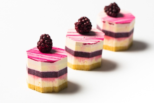 [COC-SL-CHS-CAS] COCKTAIL CASSIS CHEESECAKE, Box of 24