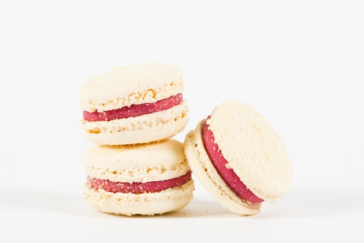 RASPBERRY FRIAND MACARON